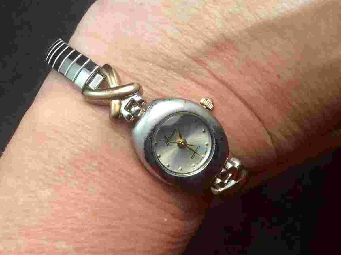 Vintage Affinity Ladies Quartz watch With Flex Bracelet Band Works