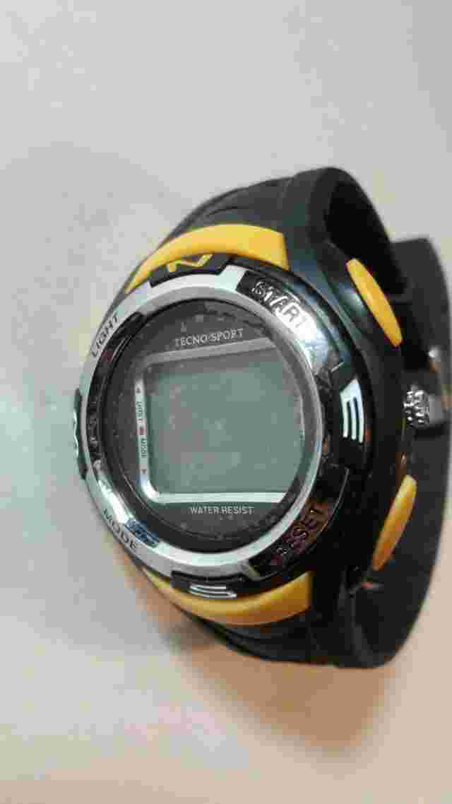 BRAND NEW MEN'S TECHNO SPORT WATER-RESISTANT WATCH w/GREAT FEATURES!  LOW PRICE!