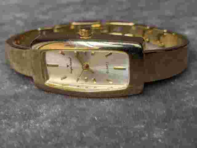 Beautiful Sergio Valente Women's Gold Tone Quartz Watch Runs Great!