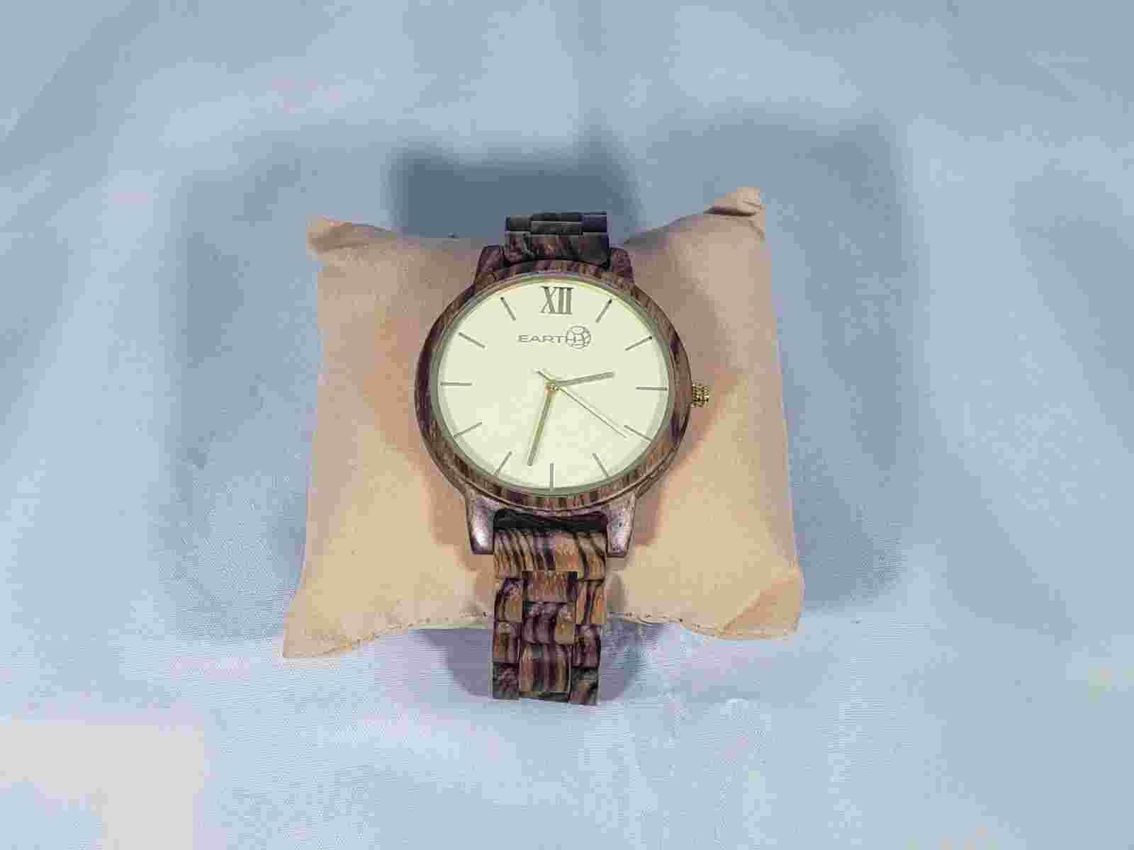 New. EARTH WOOD Pike Quartz Eco Friendly Bracelet Watch with Date (NO BATTERY)