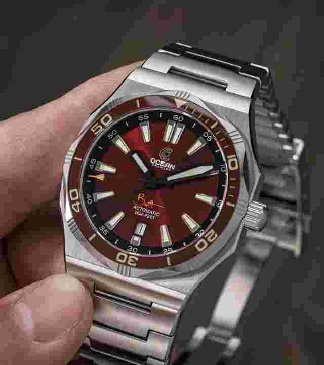 Ocean Crawler Bolt - Red Dial Diving Watch Stainless Steel.