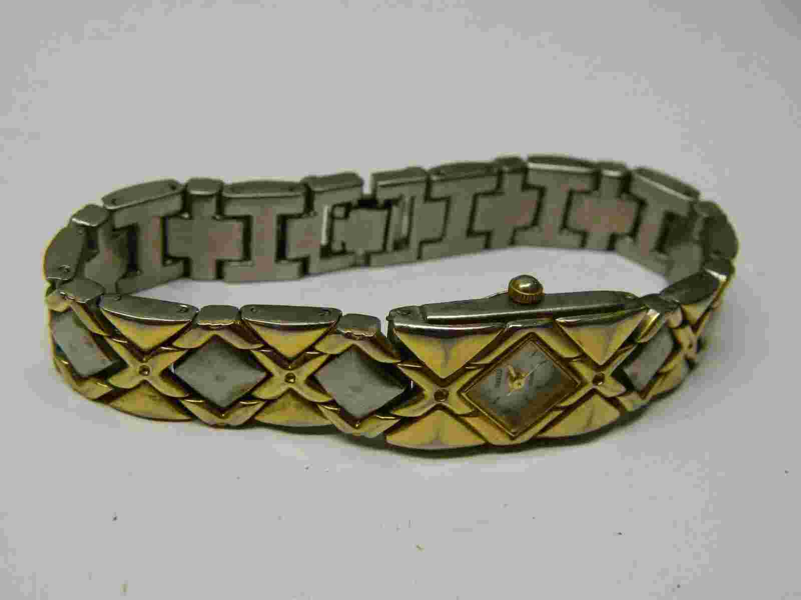 Beautiful FOREVER lady's/Woman's watch/wristwatch