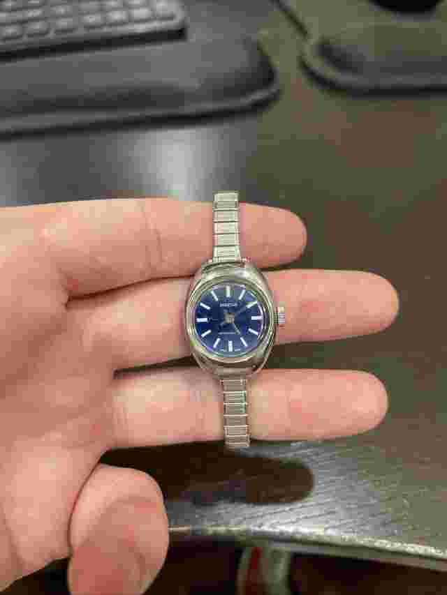 Diantus Women's Silver Toned Stretch Band Analog Watch Vintage Wind Up