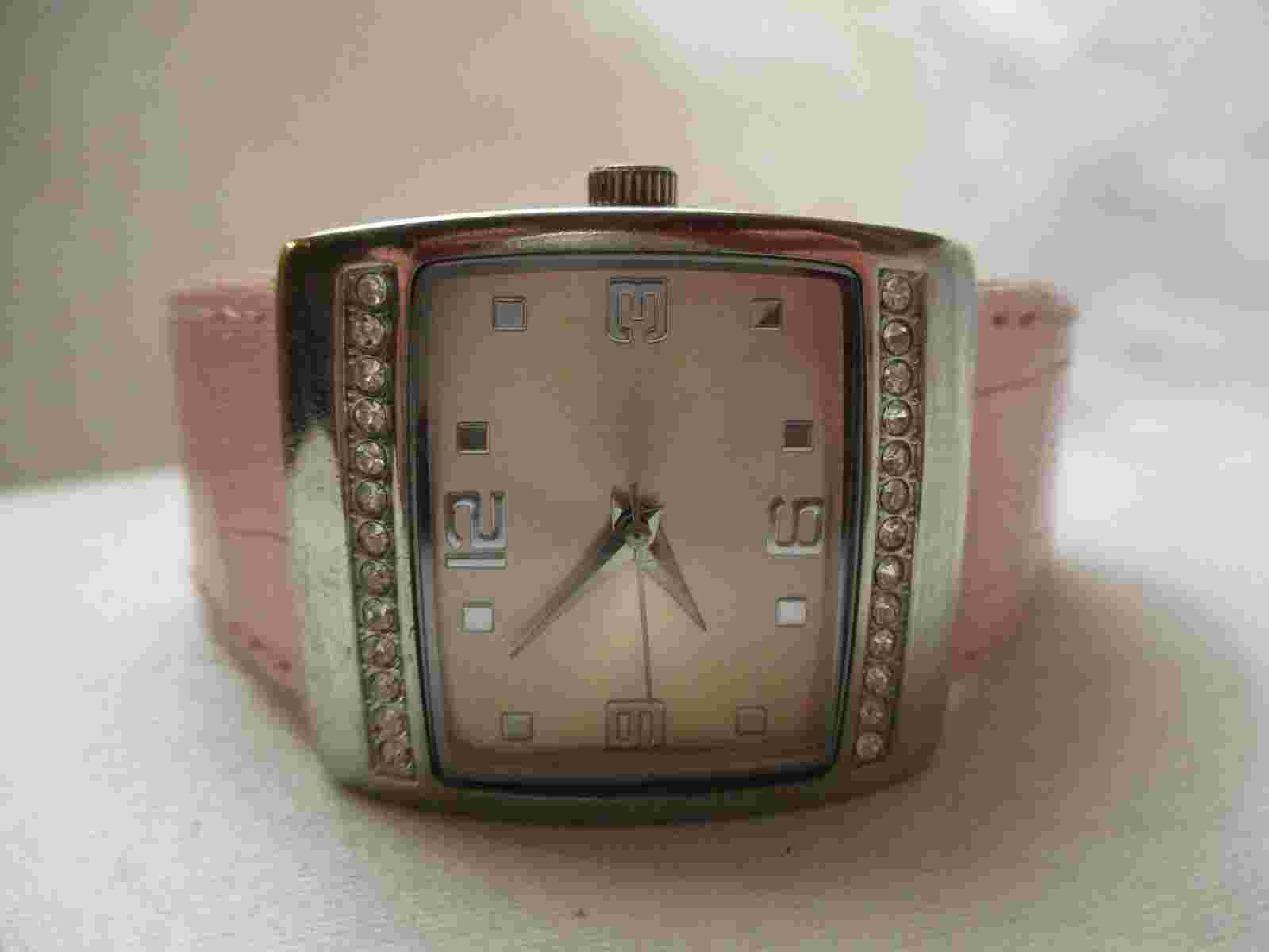 Mary Kay Analog Wristwatch with a Buckle Band