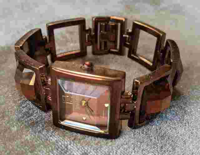 Beautiful Valletta Women's Watch-Great Condition! BN9