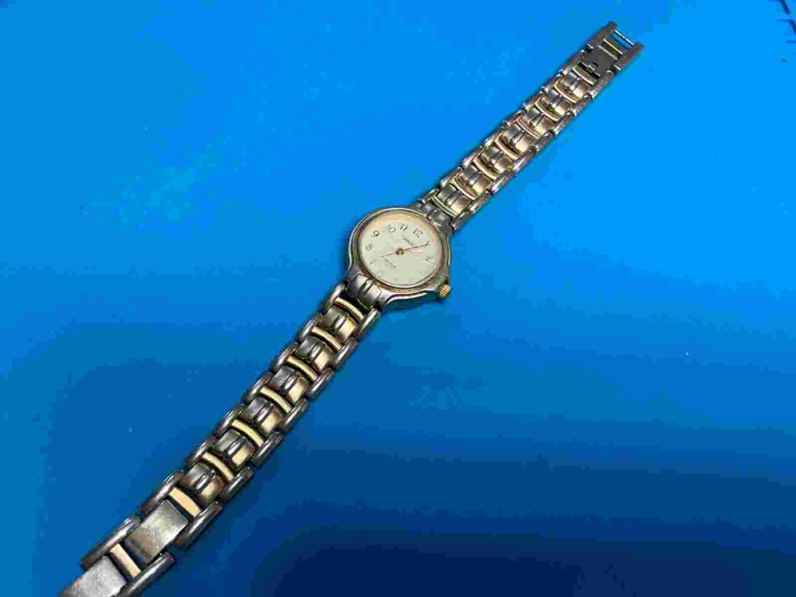 Vintage Carriage by Timex White Dial Watch WORKING New Battery 26 mm Case M8