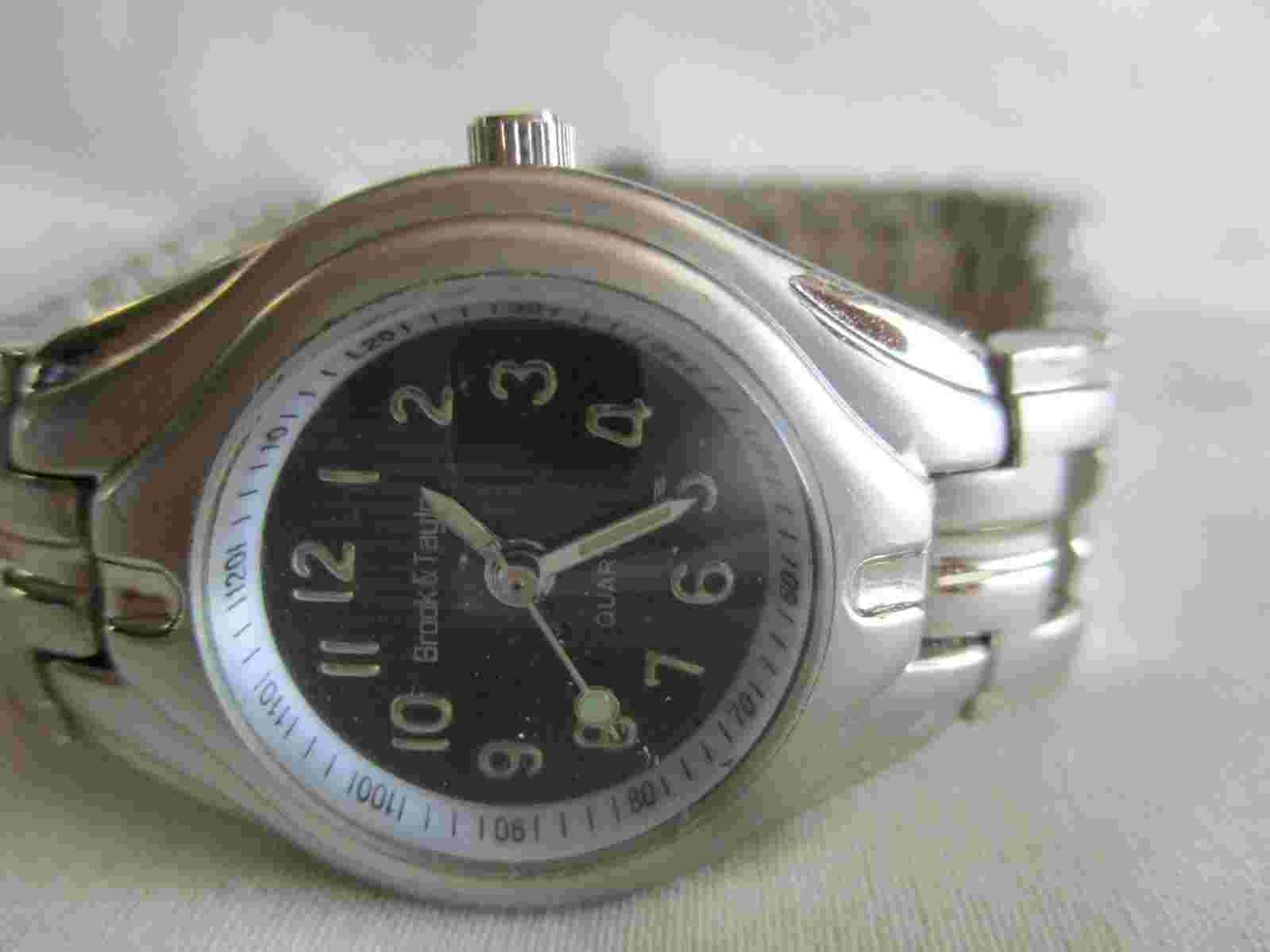 Brook & Taylor Analog Wristwatch with Quartz Movement