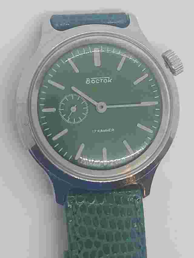 Vintage Working BOCTOK Russian Soviet USSR Mechanical Wind-Up Green Wristwatch