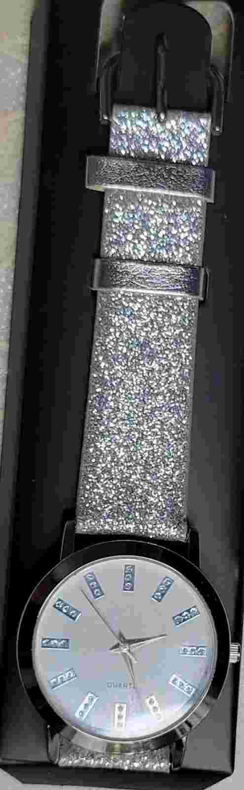 New Avon White & Silver With Silver Glitter Strap Quartz Watch Tested Works