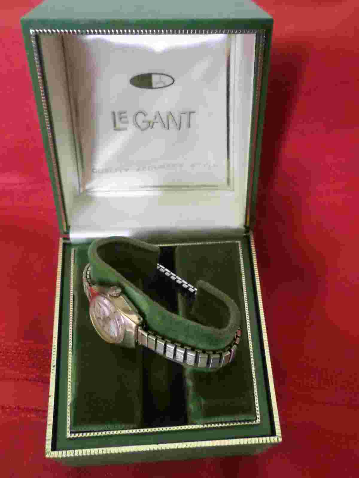 Vintage LeGant 17 Jewels Women's Wrist Watch With Green LeGant Case