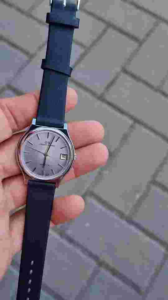 Beautiful 1980's Vintage Swiss Jaquet Girard #9534 Men's Quartz Watch w Day