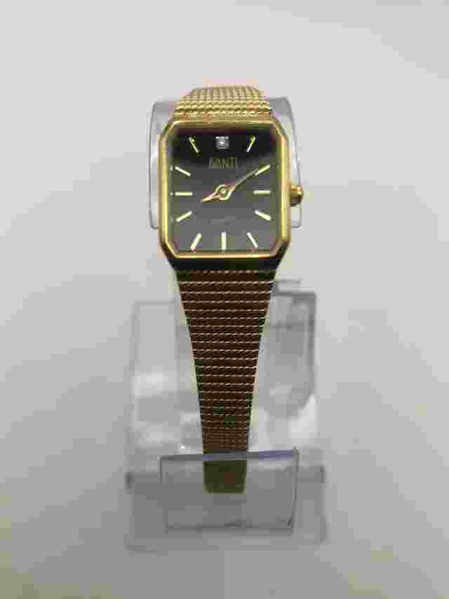Avanti Women’s Watch Gold Band with Black Face Needs Battery Beautiful