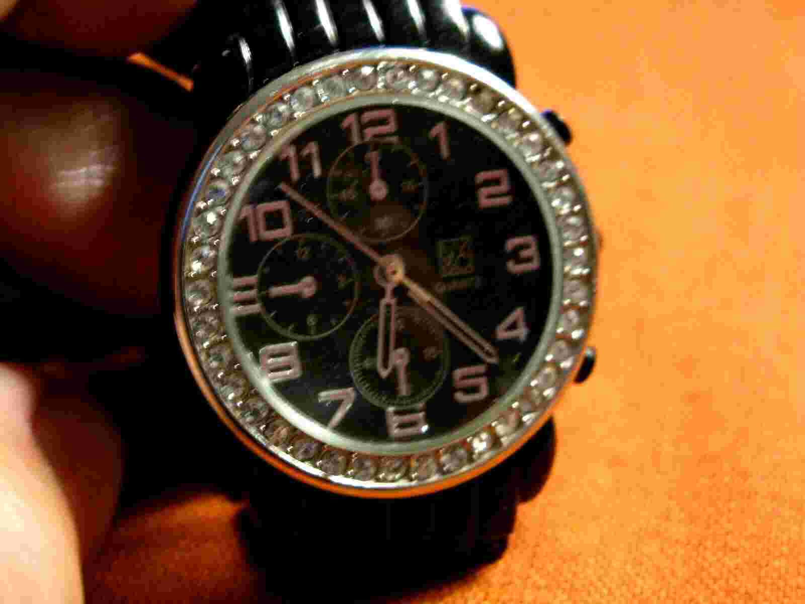 PRE-OWNED MINTY 7 1/4" LONG BLACK NY&C LADIES' WRISTWATCH WITH NEW BATTERY