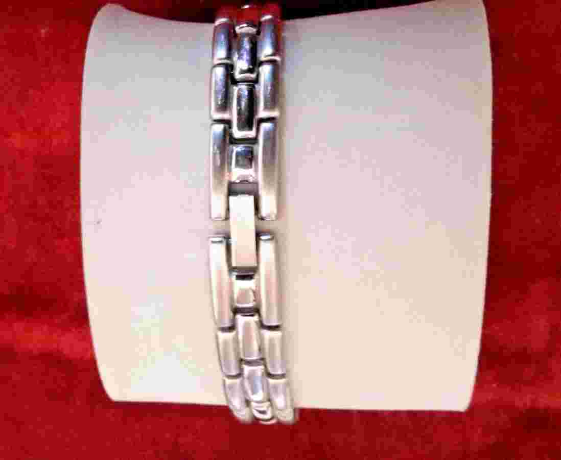 Quemex Water Resistant Ladies Watch Vintage Needs Battery