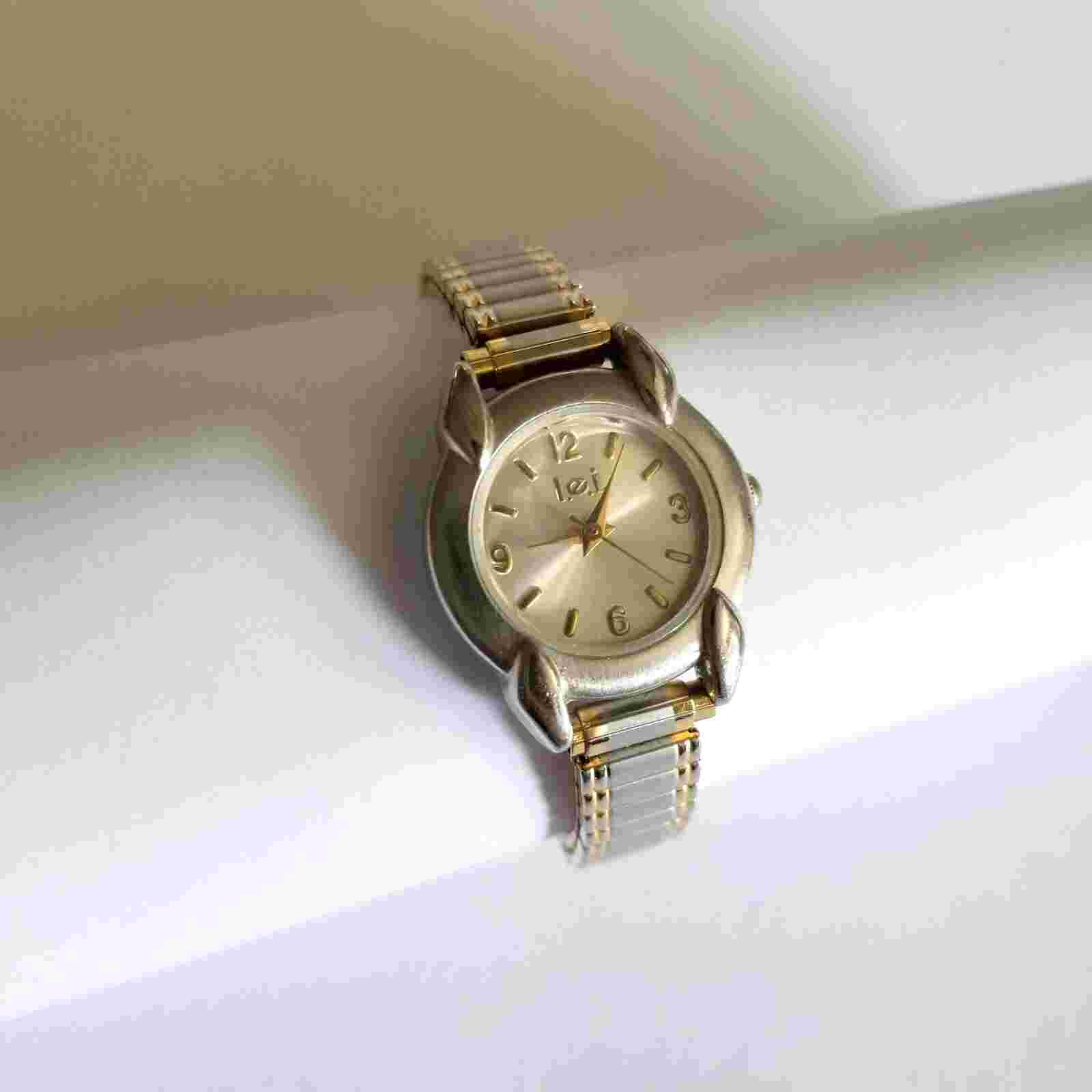 Vintage l.e.i Silver Gold Stretch Watch Stretch *needs battery