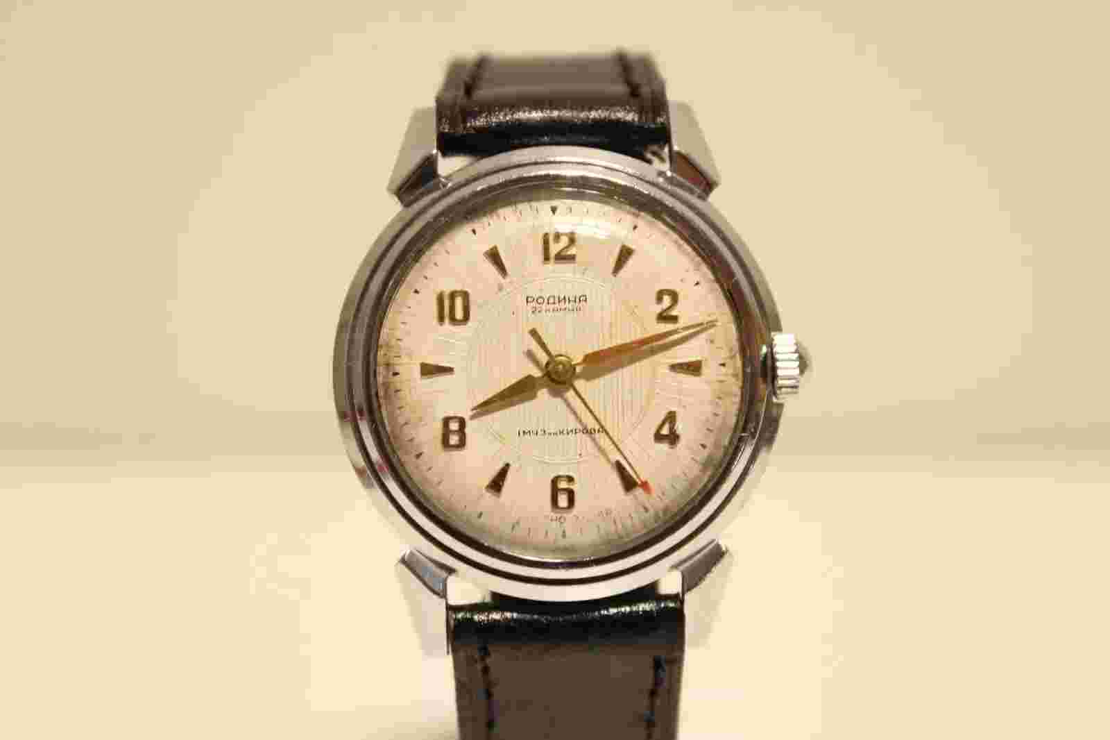 VINTAGE CLASSIC EARLY ORIGINAL 1 MChZ KIROVA MEN'S AUTOMATIC WATCH "RODINA" 22J