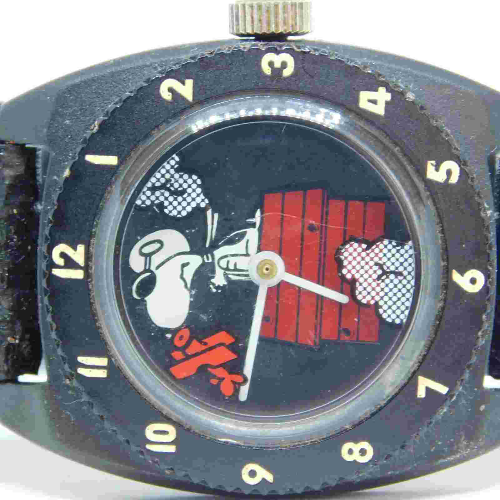 Vintage Snoopy 1965 Wind-up Women's Watch Needs a new Band Doesn't Keeps Time