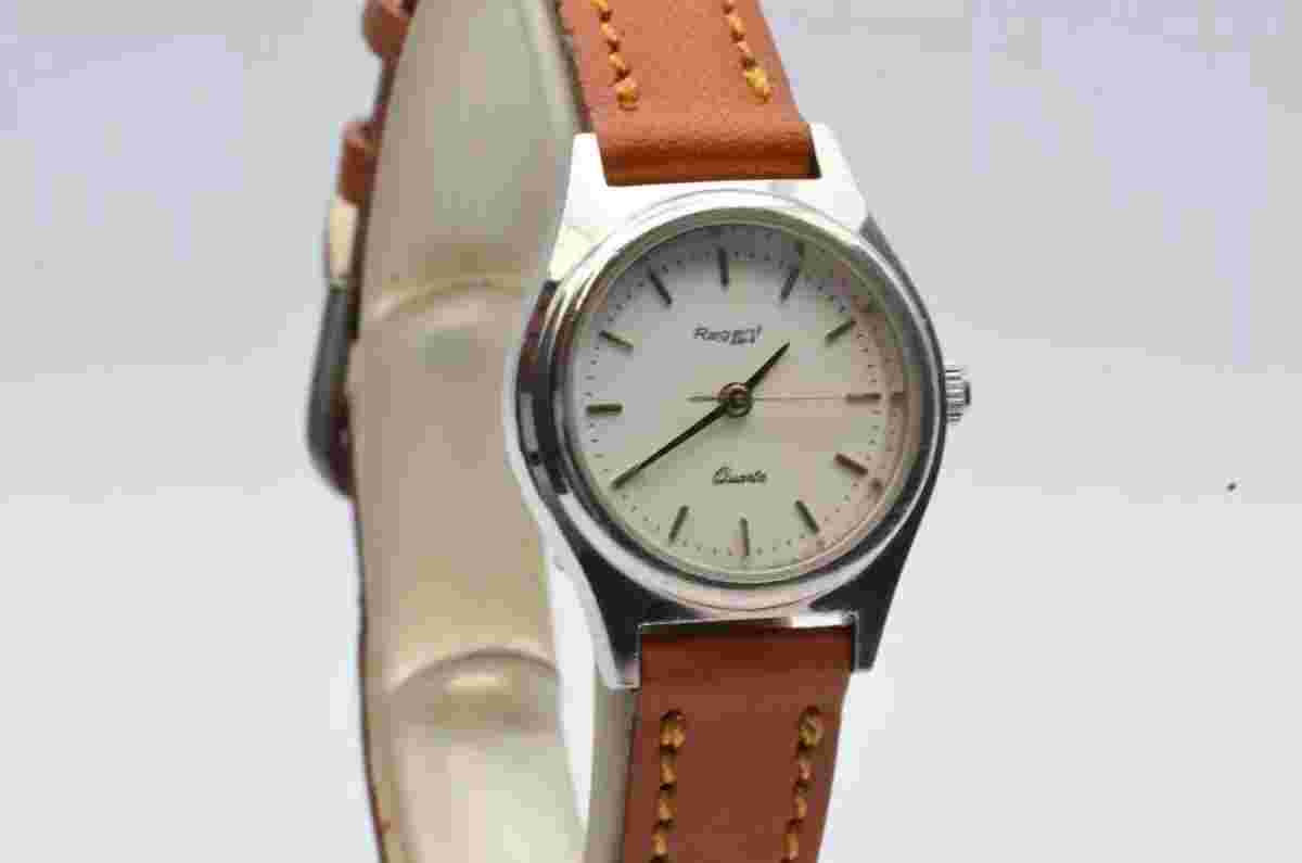 Regent Ladies Quartz Vintage 1 3/32in Steel Nice Condition Pretty Wrist Watch 5