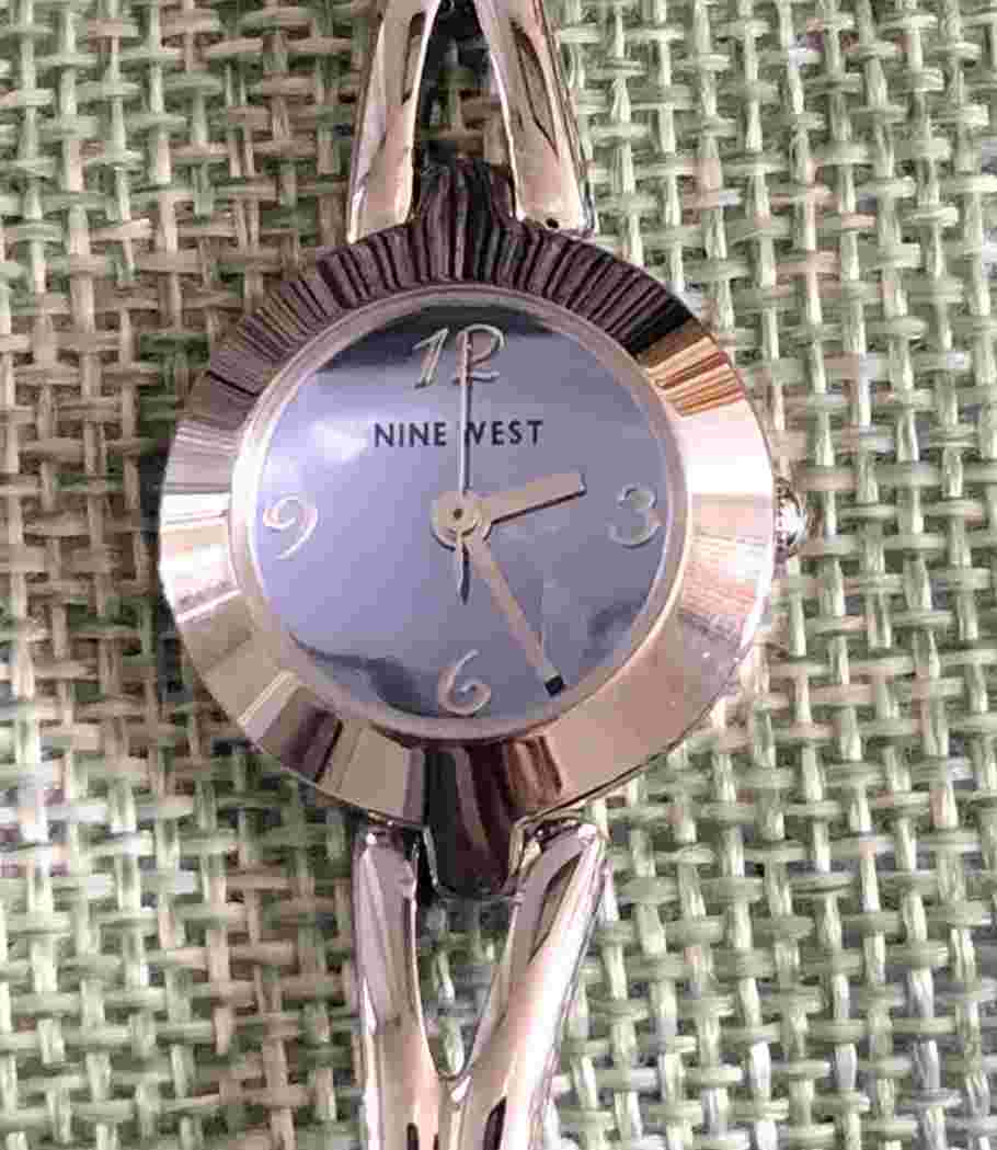 Vintage Nine West Women's Silver Tone Quartz Watch Blue Dial needs new battery