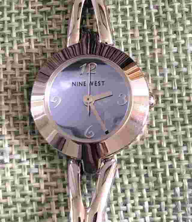 Vintage Nine West Women's Silver Tone Quartz Watch Blue Dial needs new battery