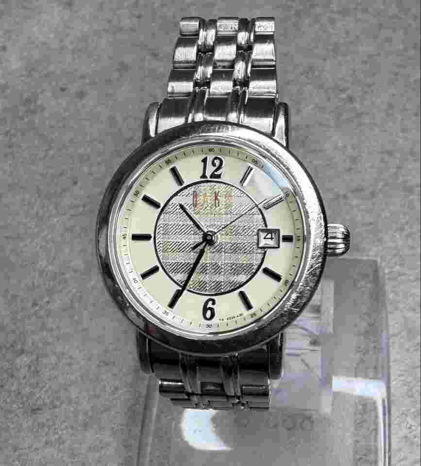 Daks Ladies Quartz Watch Silver House Check 2.6cm Case 14.8cm Wrist