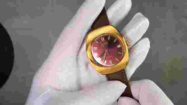 Vintage USSR Gilded Crimson relief watch WOSTOK 2414 Soviet East ВОСТОК⌚