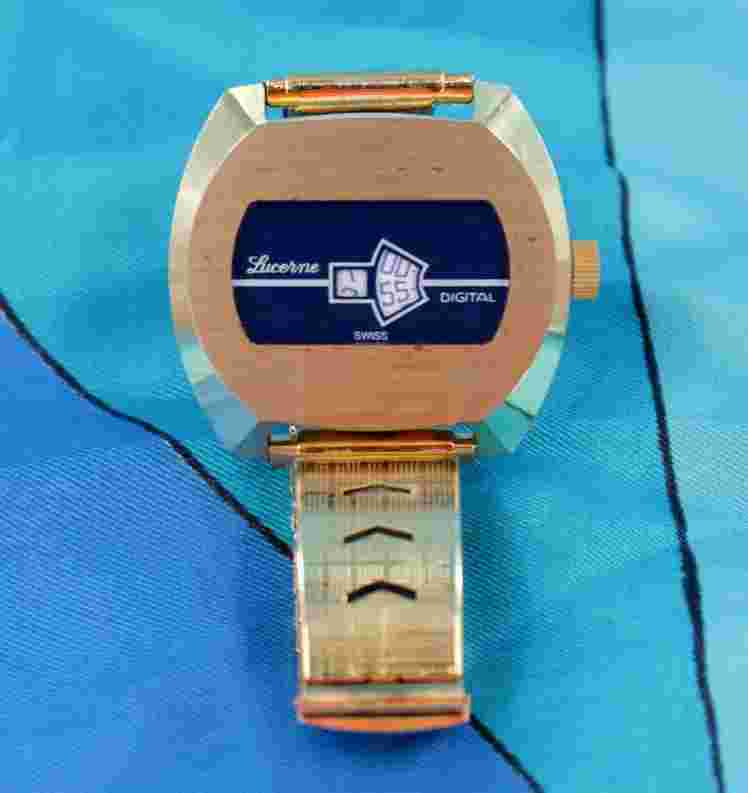 Vtg Men's 60s Gold Tone & Navy Lucerne Jump Hour Digital Watch 1960s