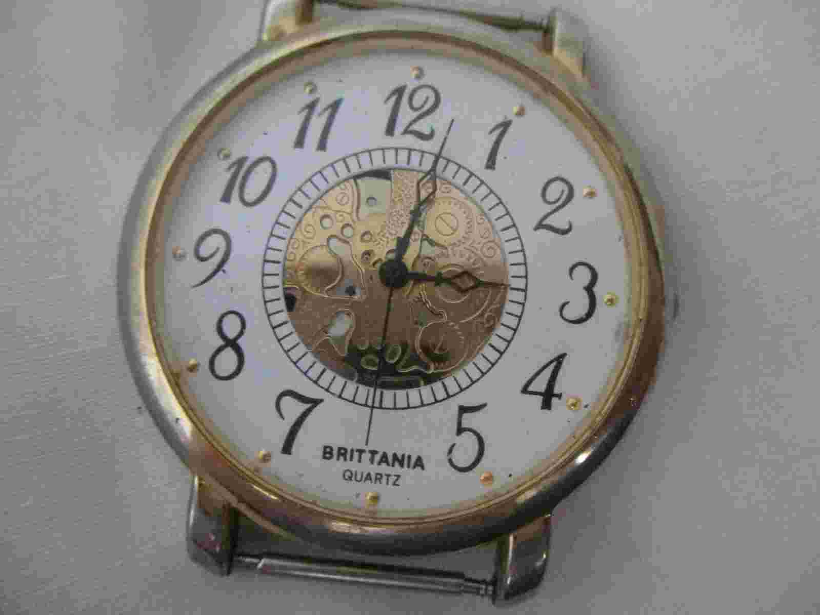 Brittania Analog Wristwatch with Quartz Movement