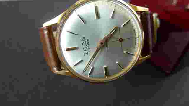 Titan Swiss men's watch NOS condition beautiful