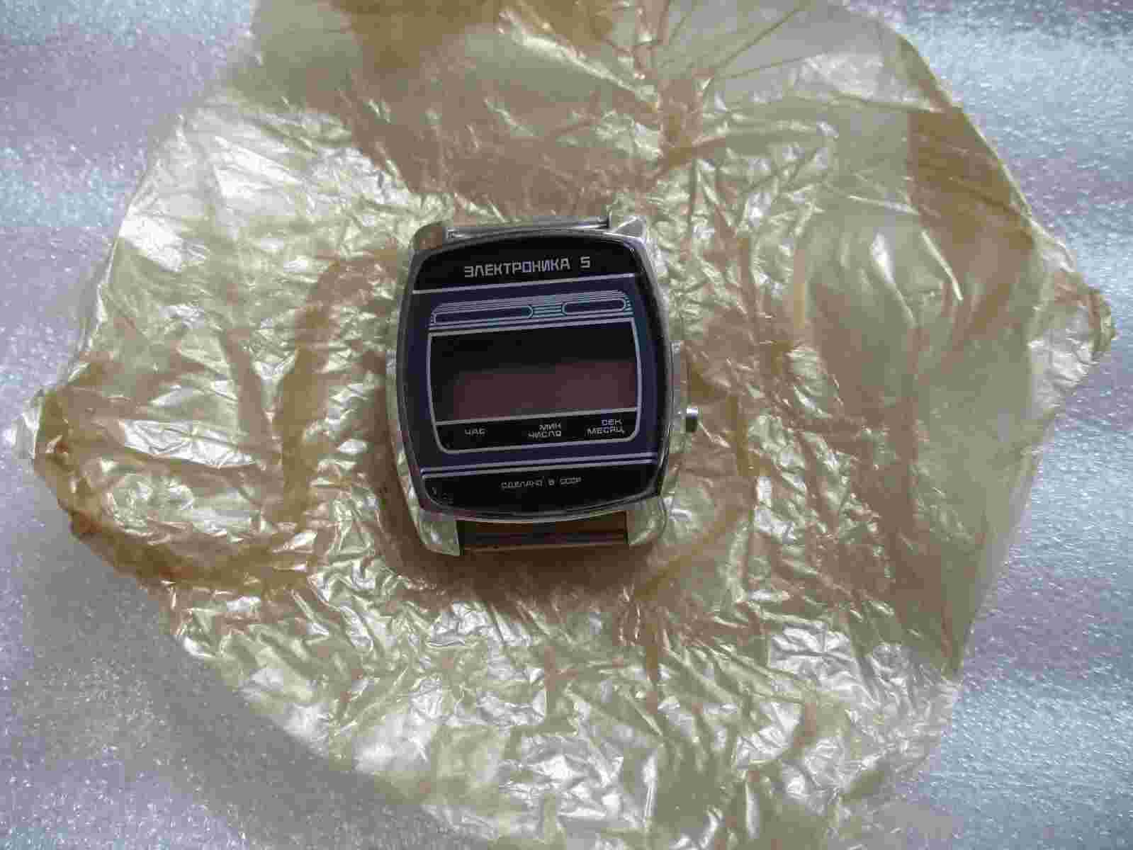 New vintage watch CASE Electronika 5 electronic wristwatch Soviet