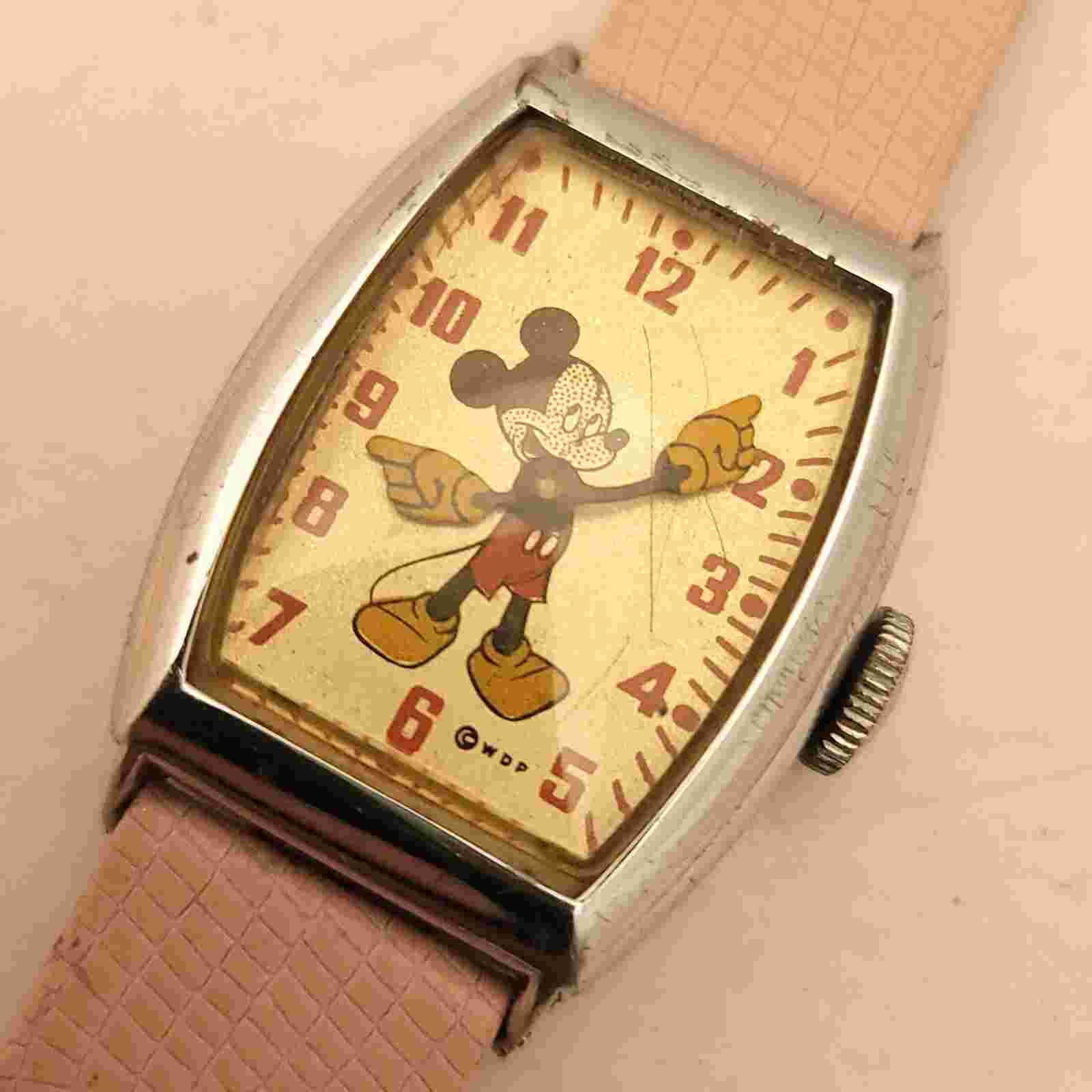 FM6 RARE VINTAGE MICKEY MOUSE BIG HANDS WATCH WALT DISNEY PRODUCTION RUNS WELL!
