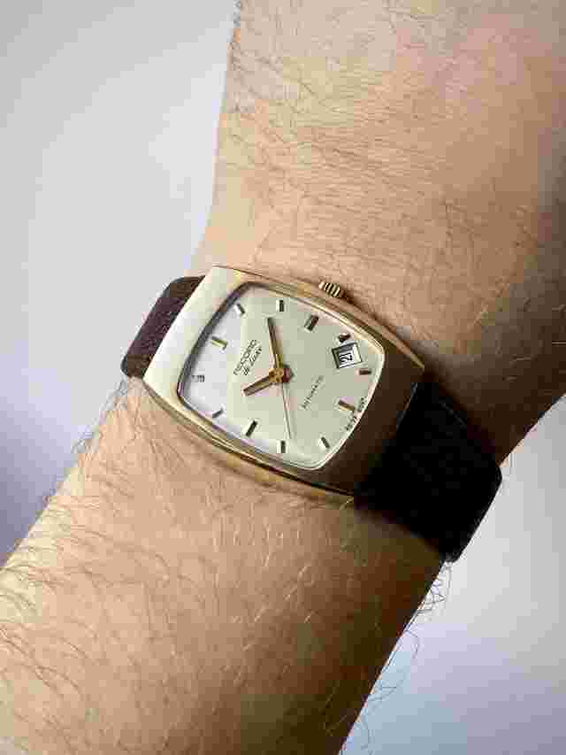 1972 Record De Luxe 9ct gold tonneau case watch, automatic date, ETA 2622