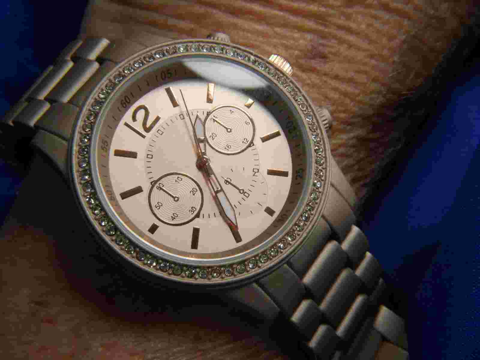 BIJOU BRIGITTE RHINESTONE BIEGE Tone METAL DEPLOYANT BAND VINTAGE WATCH  A20