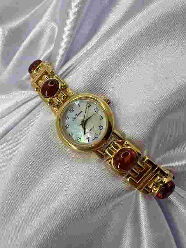 Vintage Lee Sands Women’s Ladies Mother of Pearl Coral Stones Gold Watch Dainty