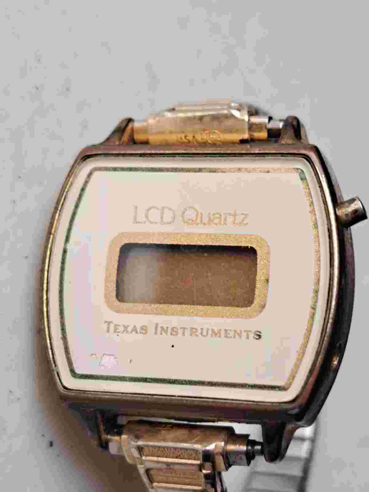 VTG Texas Instruments Womens Watch Gold Tone LCD Digital Quartz Chrono Ladies