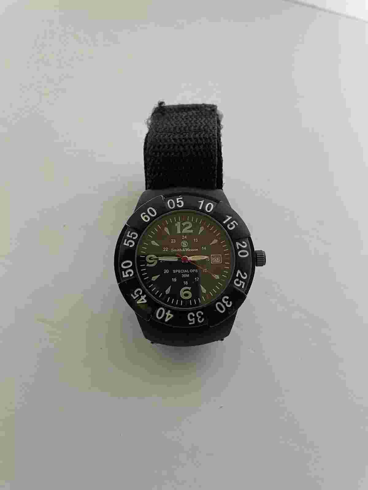 Smith and Wesson Men’s  Watch  Special  OPS 30 M Pre Owned. Hook & Loop Closer