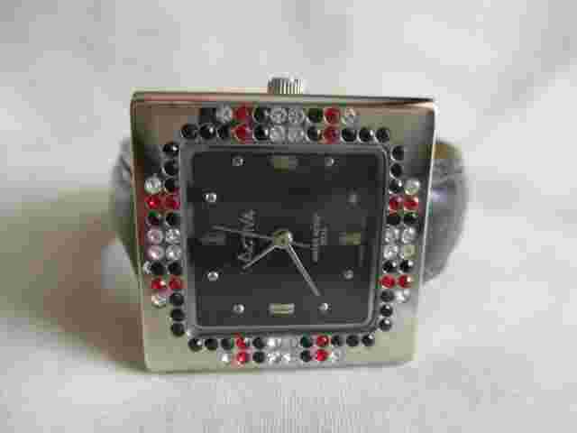 Swiss Activa Analog Wristwatch with a Buckle Band and Water Resistance