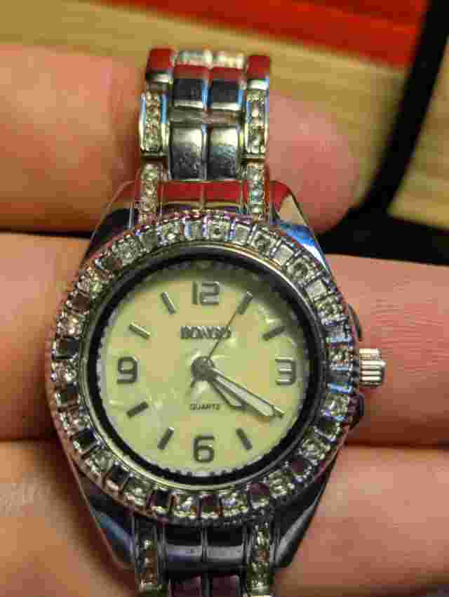 BONGO Watch Ladies BG4323 Silver Band Round Rhinestone Face WORKS/NEW BATTERY