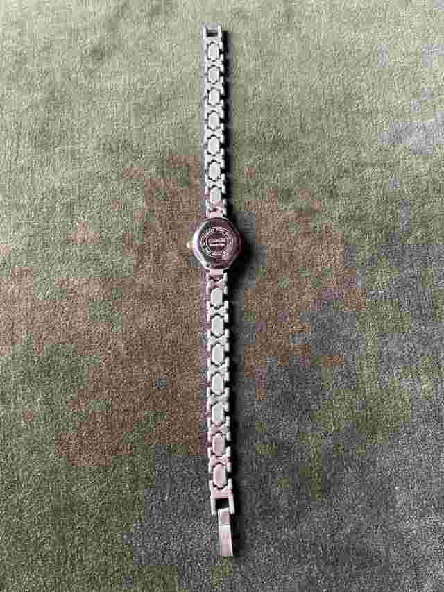 VINTAGE GIOVANI BEVERLY HILLS LADY'S WATCH GOLD & SILVER NEEDS BATTERY UNTESTED