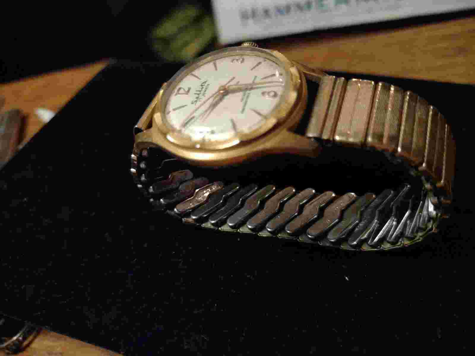 vtg SELLITA 17 JEWELS Incablock manual wind Swiss made working cond. men's
