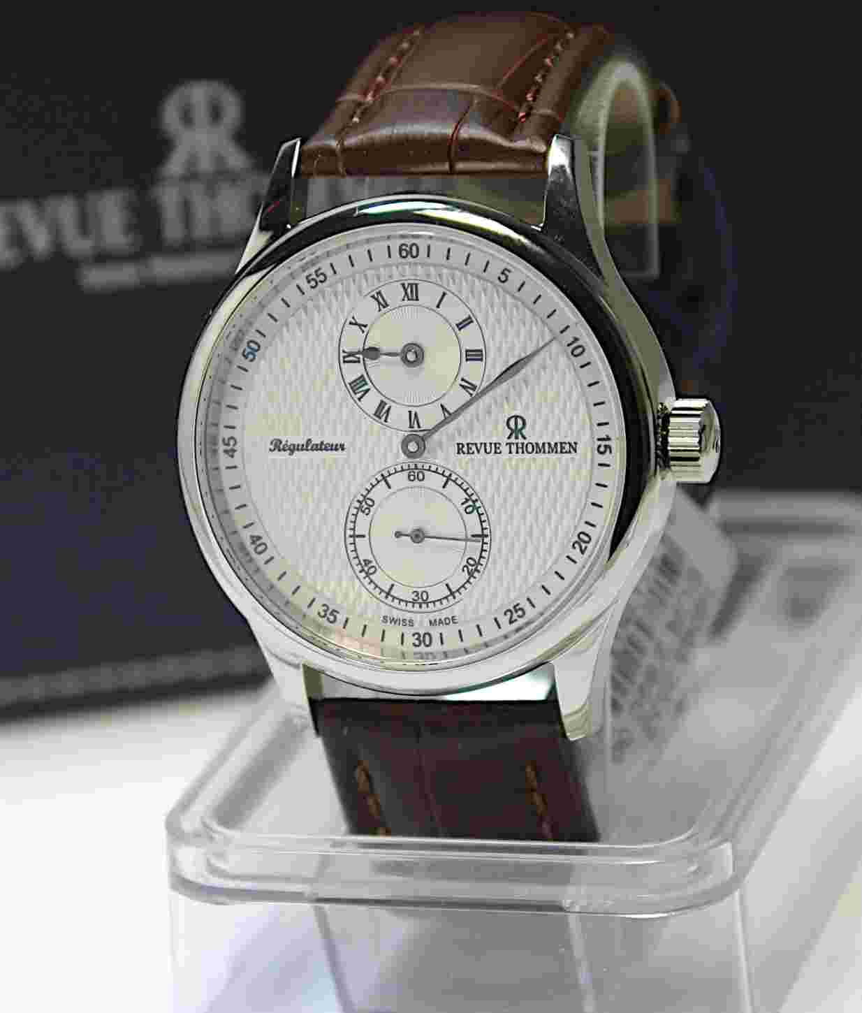 Revue Thommen Regulateur Automatic Silver Ref 16065.2532 Unworn