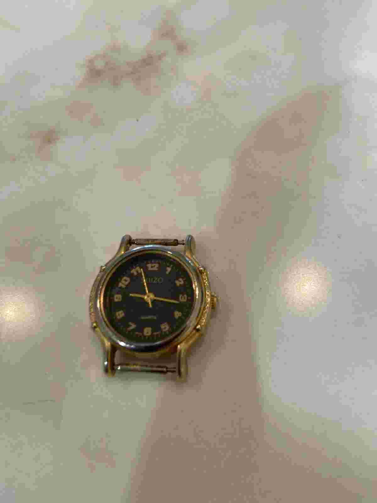 Vintage Suizo Quartz Watch For Parts Or Repair Only