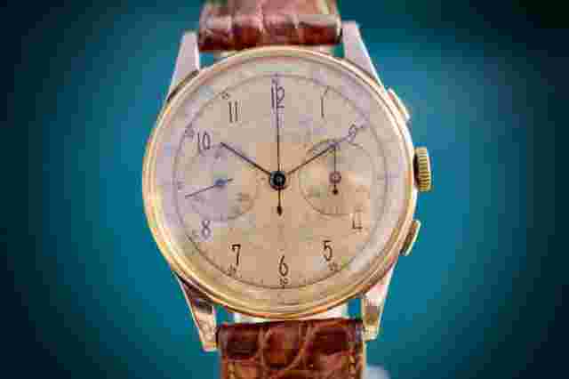 JUMBO VINTAGE 18K SOLID GOLD CHRONOGRAPH SUISSE RARE SECTOR SCALE DIAL LANDERON