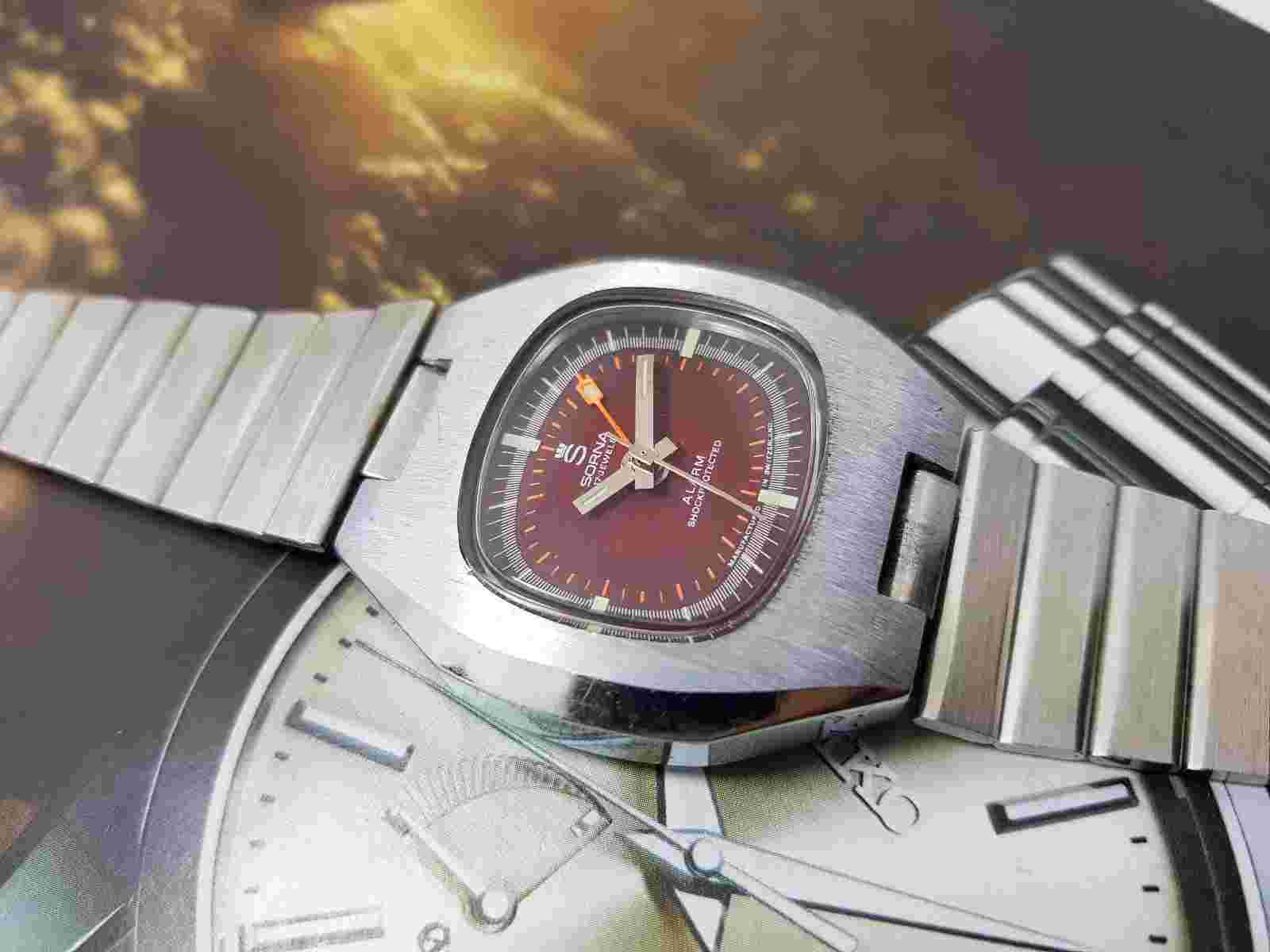 NICE & RARE VINTAGE SORNA ALARM WIND UP GENTS RED DIAL 2.