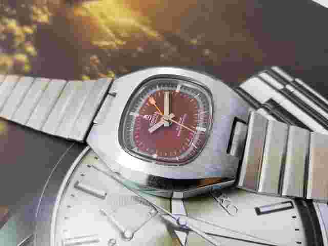 NICE & RARE VINTAGE SORNA ALARM WIND UP GENTS RED DIAL 2.