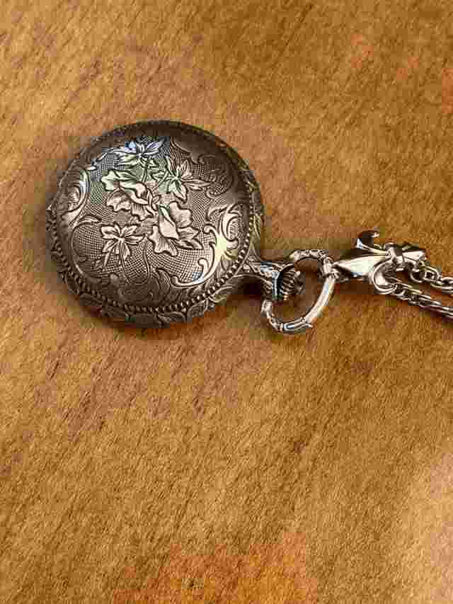 Ever-Swiss 17 Jewels Wind-Up Pocket Watch Floral Design White Dial