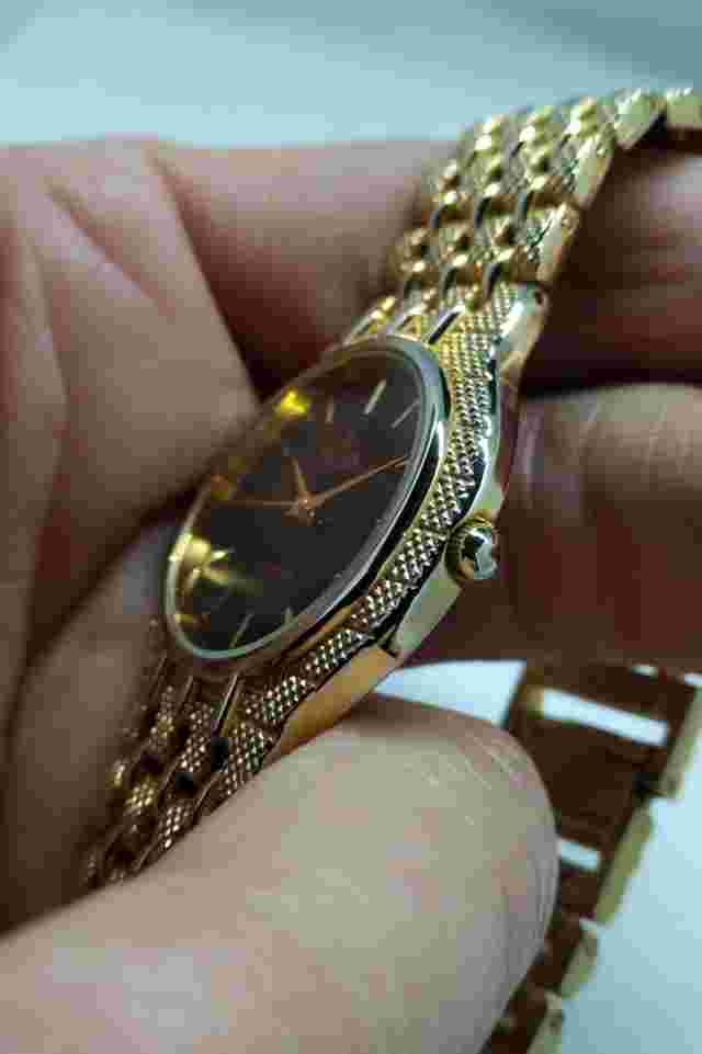 GENTS DRESS WATCH PELEX QUARTZ GOLD WITH CONTRAST BLACK DIAL RUNS PERFECTLY