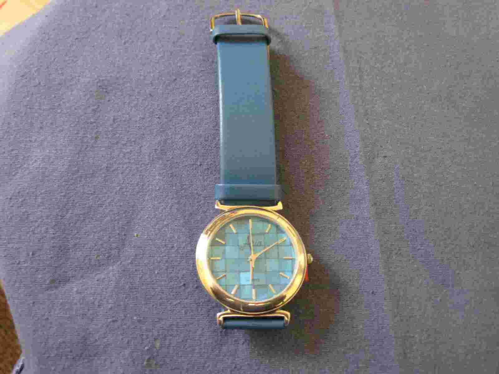 #682  unisex all blue ARIA quartz watch