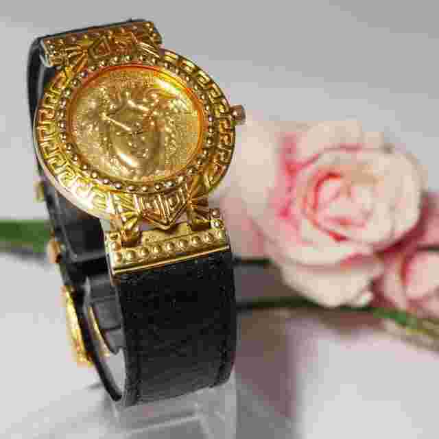 Authentic Gianni Versace Vintage Womens Wristwatch Quartz Gold Stainless Leather
