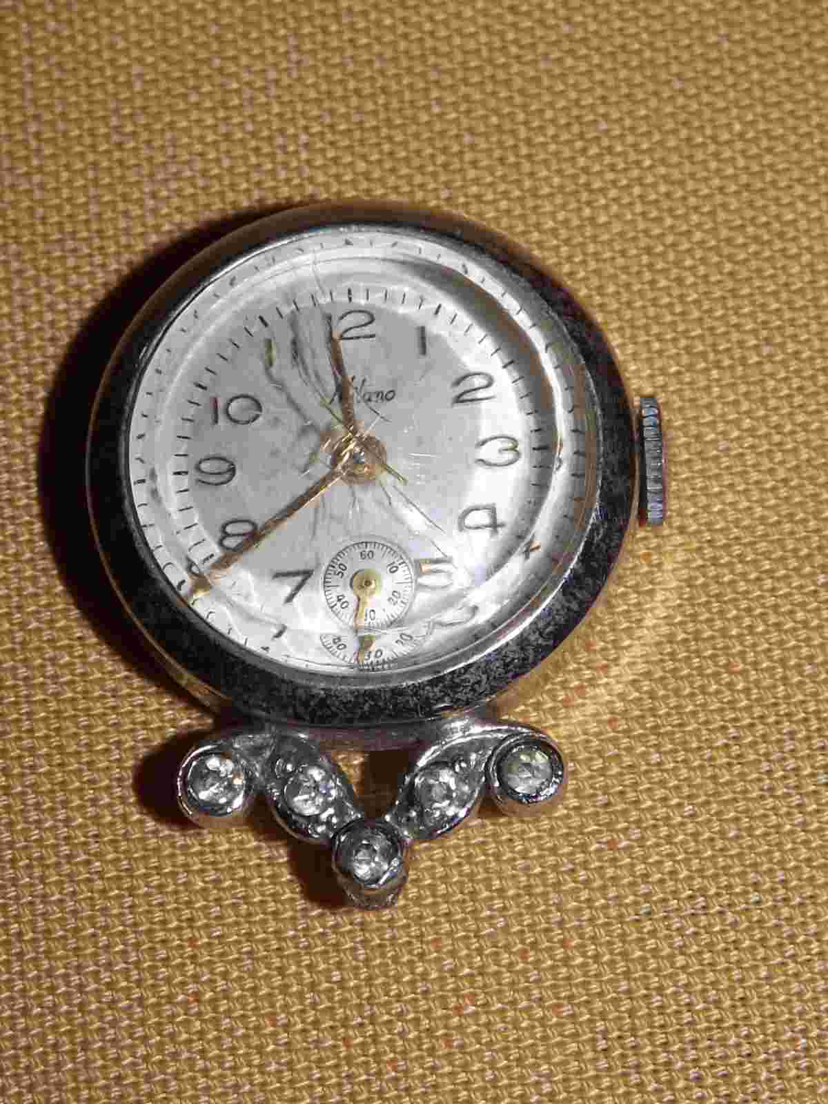 VINTAGE MILANO WOMEN'S WATCH FOR REPAIR OR PARTS